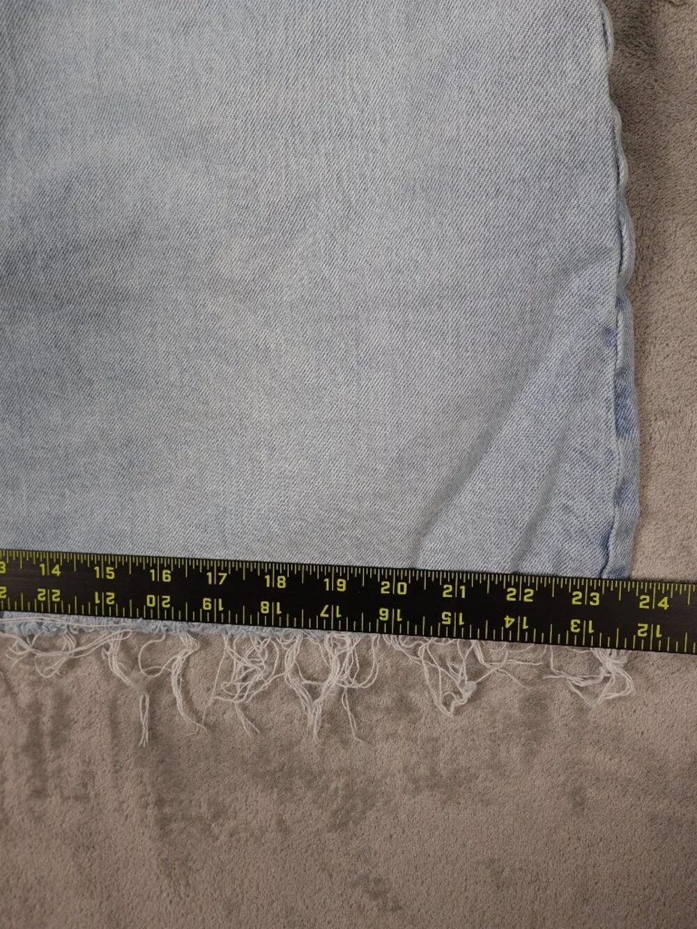 American‎ Eagle Perfect Mini Denim Skirt Women’s Size 16 Light Wash Frayed Hem